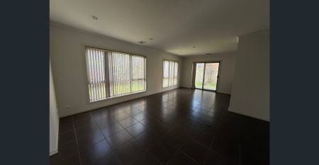 Modern Townhouse - Perfectly positioned! - Photo 4