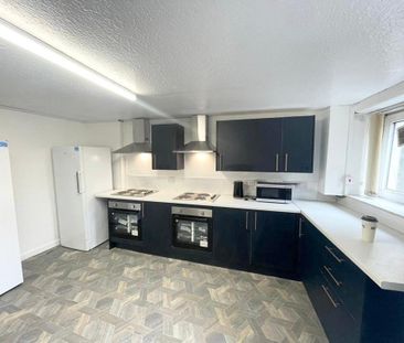 8 bedroom house to rent - Photo 2