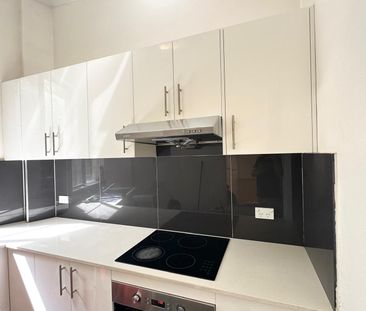 Three bedroom half house - Photo 4