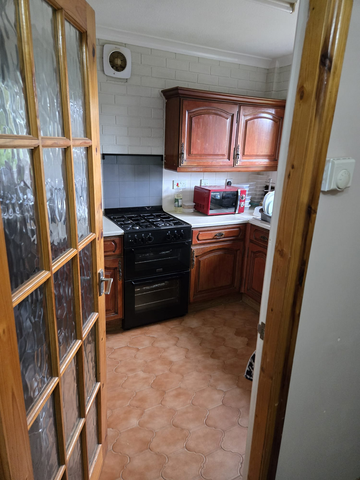 1 bedroom in a house share to rent - Photo 4