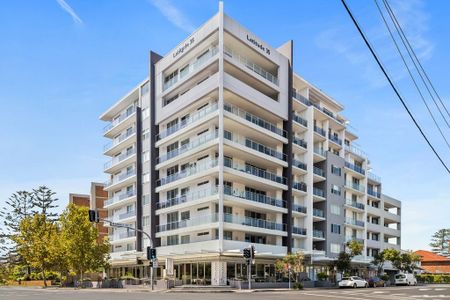 Stylish 3-Bedroom Apartment in the Heart of Wollongong! - Photo 2