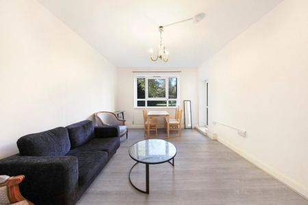 3 bedroom flat to rent - Photo 2