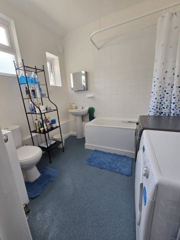 Room in a Shared Flat, Lower Addiscombe Road, CR0 - Photo 5