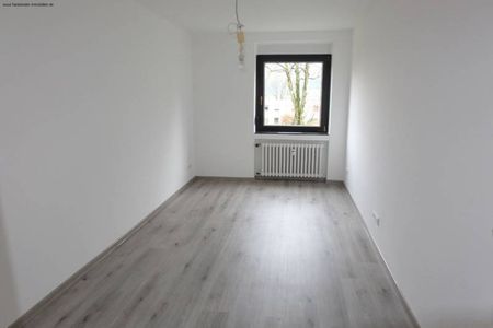 Trier-Heiligkreuz, renovierte 4 ZKB mit Loggia ab 1.3.26 zu vermieten. - Photo 4