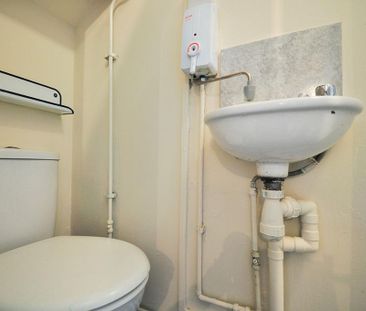 1 bedroom in a house share to rent - Photo 5