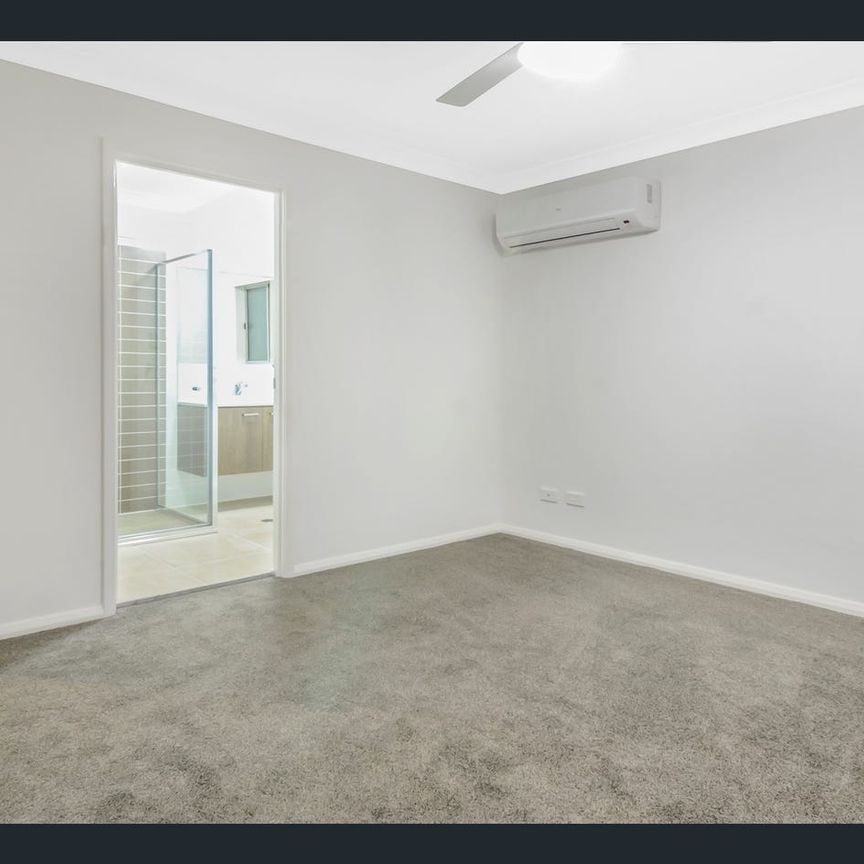 TWO STOREY HOME ON HUGE 895m2 BLOCK - 2 ENSUITES - SIDE ACCESS, AIR-CON, STUDY & MORE! - Photo 1