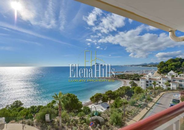 Large reformed apartment with magnificent sea views in front of the Mascarat Beach, Altea, Alicante