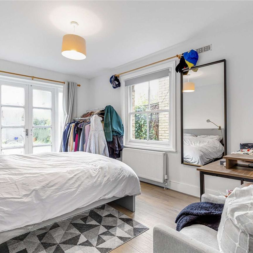 A spacious two bedroom garden flat, located on Monserrat Road offering easy access to the East Putney and Putney mainline and the high street and the river Thames. - Photo 1