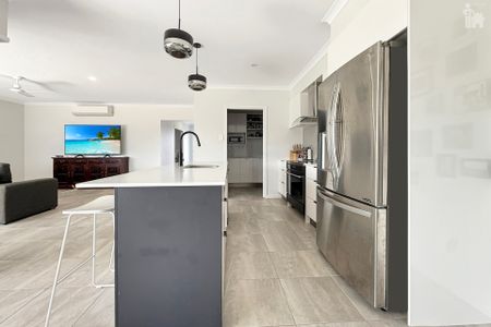 1 Bowie Avenue, - Photo 5