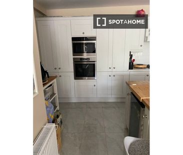 Ensuite room for rent in a 3 bedroom house in Sandymount - Photo 1