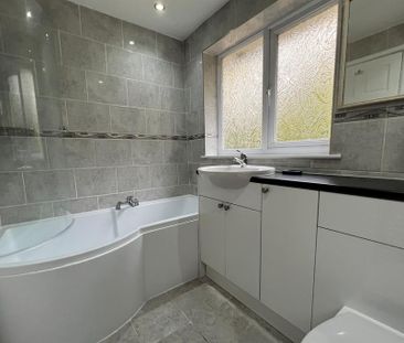 4 bedroom semi-detached house to rent - Photo 6