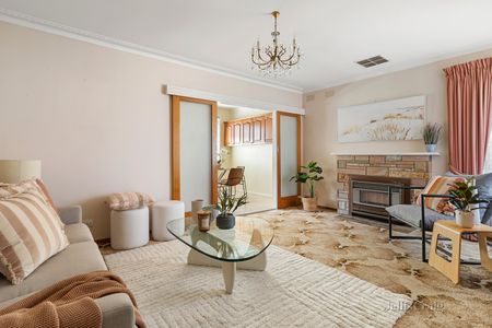 32 Club Avenue, Kingsbury VIC 3083 - House For Rent | Domain - Photo 2