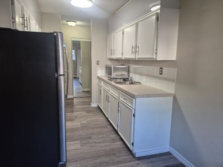 Newly Renovated!! 2 Bedroom Condo in Riverside Meadows Only $1095 a Mo - Photo 5