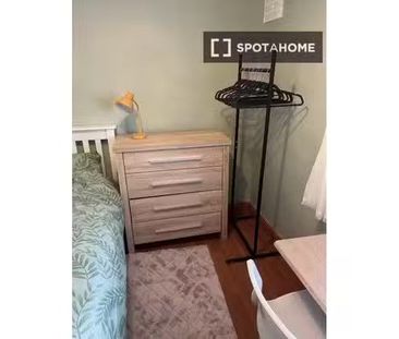 Cozy room in 4-bedroom houseshare in Dún Laoghaire, Dublin - Photo 6