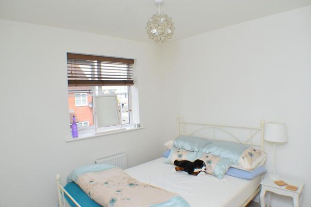 3 bedroom end of terrace house to rent - Photo 1