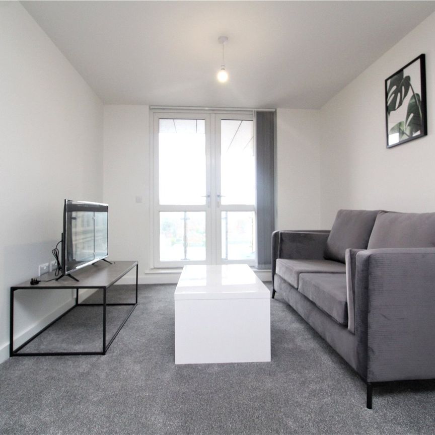 3 bedroom Flat To Rent - Photo 1