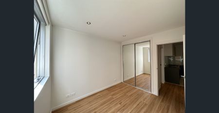 RENOVATED MODERN TWO BEDROOM - Furnished or unfurnished option available - Photo 2