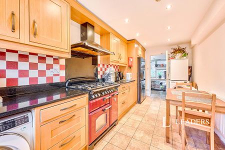 1 bedroom in a house share to rent - Photo 4