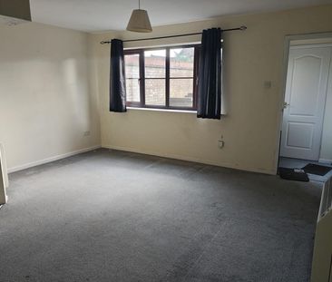 Vienna Walk, Dereham, Toftwood - Photo 2