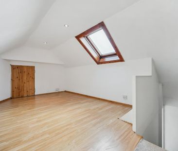 3 bedroom semi-detached villa to rent - Photo 3