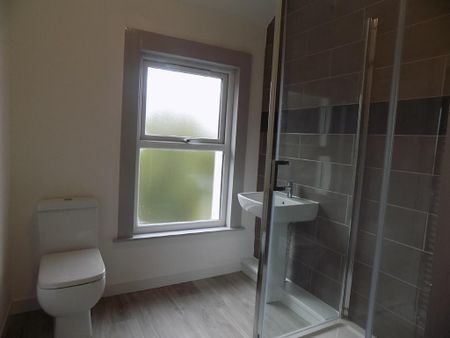 2 bedroom end of terrace house to rent - Photo 4