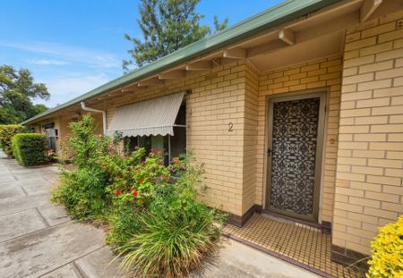 PRIME LOCATION! - Photo 2