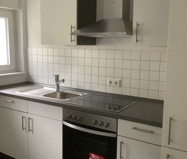 Renovierte 3 Zimmer im Erdgeschoss mit Einbauküche und Balkon - Photo 2