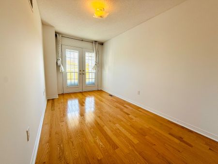 For Lease - 137 Laramie Crescent, Vaughan, Ontario - Photo 2