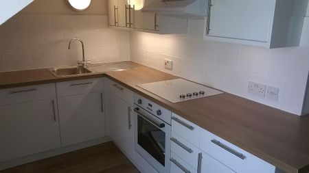 4 bedroom flat to rent - Photo 5