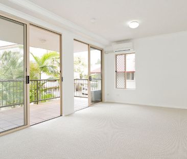 FULLY FURNISHED Two-bedroom modern apartment in ideal Herston locat... - Photo 6