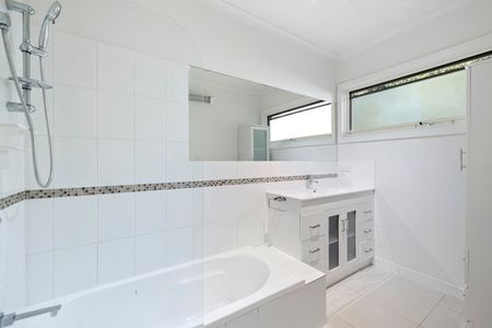 10 Knees Road, Park Orchards VIC 3114 - House For Rent | Domain - Photo 4