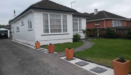 Spacious 3 bedrooms + on Gibbons st - Photo 2