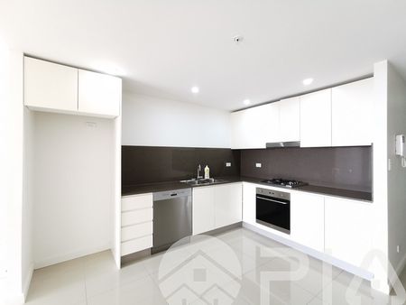 Modern 2 bedroom apartment, Riverside Living, Easy access to M4 motorway, Parramatta CBD, dining and entertainment, Prestigious high school. - Photo 3