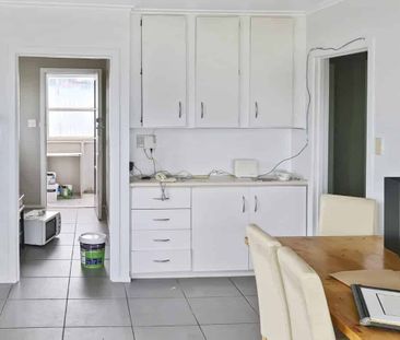 Power, Water, Internet & Laundry Included In Rent! - Photo 4