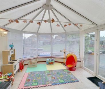 4 bedroom end of terrace house to rent - Photo 1