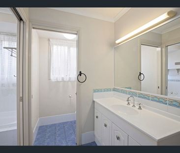 SPACIOUS FOUR BEDROOM HOME - Photo 4