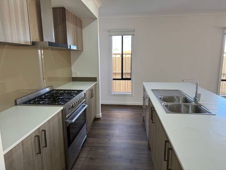 Very Spacious Family Home in Riverwalk Estate - Photo 5
