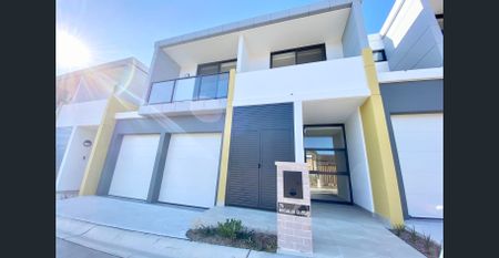 Modem Three bedrooms townhouse for leasing! - Photo 3