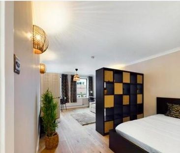 Studio to rent - Photo 2