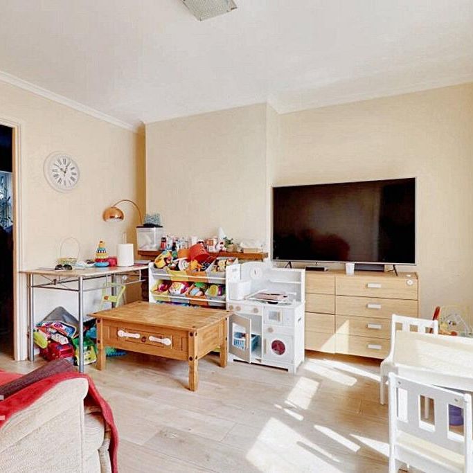 3 bedroom end of terrace house to rent - Photo 1