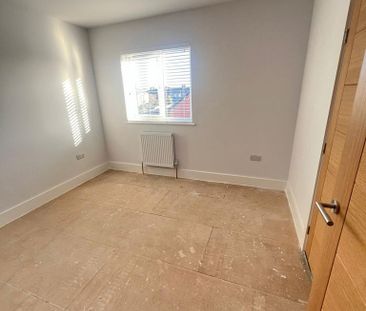 4 bedroom semi-detached house to rent - Photo 3