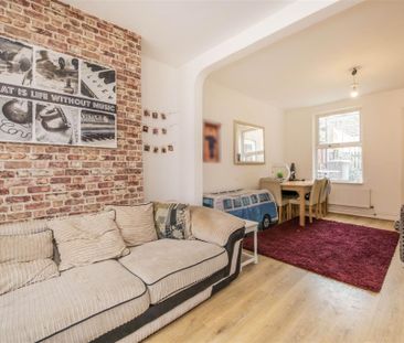 3 bed House - Mid Terrace To Let - Photo 3