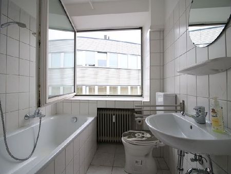 WG GEEIGNETE 2-ZIMMERWOHNUNG IN DER KREFELDER FUSSGÄNGERZONE ZU MIETEN! - Foto 2