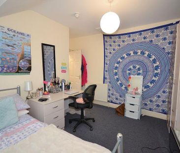 8 bedroom semi-detached house to rent - Photo 1