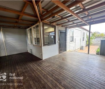 Where classic charm meets modern convenience - Photo 6