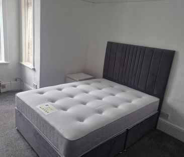 Room in a Shared House, Melfort Rd, CR7 - Photo 5