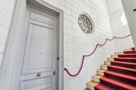 Location Appartement Paris 8 5 Pièces 155 m² - Photo 3