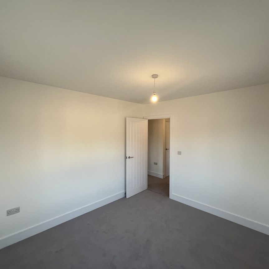 Redwing Road, Attleborough - Photo 1