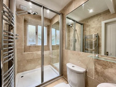 2 bedroom character property to rent - Photo 4