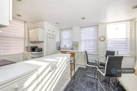 3 bedroom flat to rent - Photo 2